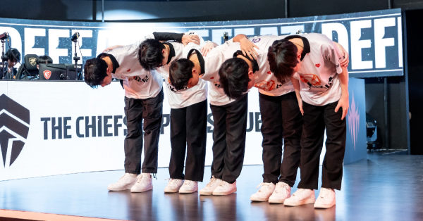 Sao VCS chia sẻ về chính sách xoay tua của đội, fan chỉ ra vấn đề thực sự